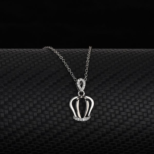 s925 sterling silver new crown necklace women's set chain fashion clavicle pendant simple neck
s925 sterling silver new crown necklace women's set chain fashion clavicle pendant simple neck