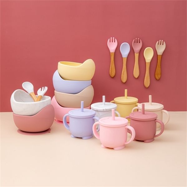 baby silicone bowl tableware strong sucker straw cup fork spoon 4-piece set cartoon shape children feeding set 211026
baby silicone bowl tableware strong sucker straw cup fork spoon 4-piece set cartoon shape children feeding set 211026