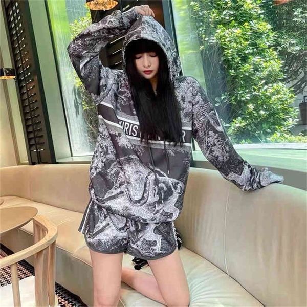 high version cd hoodie set jungle animal jacquard knit long sleeve drawstring versatile shorts women, Gray
high version cd hoodie set jungle animal jacquard knit long sleeve drawstring versatile shorts women, Gray