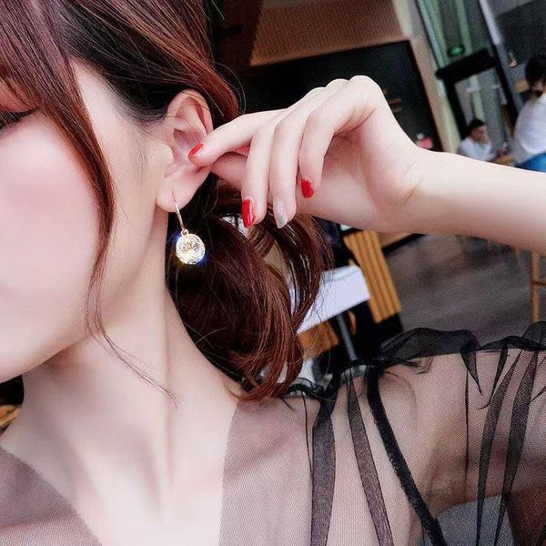 stud korean fashion super flash women's earrings female temperament all-match 2021 show face thin jewelry, Golden;silver
stud korean fashion super flash women's earrings female temperament all-match 2021 show face thin jewelry, Golden;silver