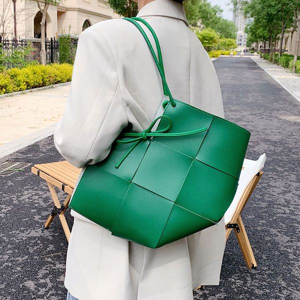 large capacity bag womens summer 2021 new fashion single shoulder bag design portable woven bag
large capacity bag womens summer 2021 new fashion single shoulder bag design portable woven bag
