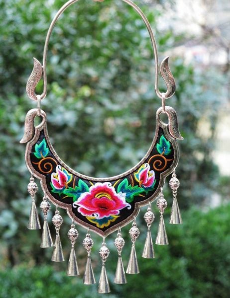 yunnan ethnic fashion vintage embroidery gorgeous necklace torque miao silver unique stage show hair accessories1
yunnan ethnic fashion vintage embroidery gorgeous necklace torque miao silver unique stage show hair accessories1