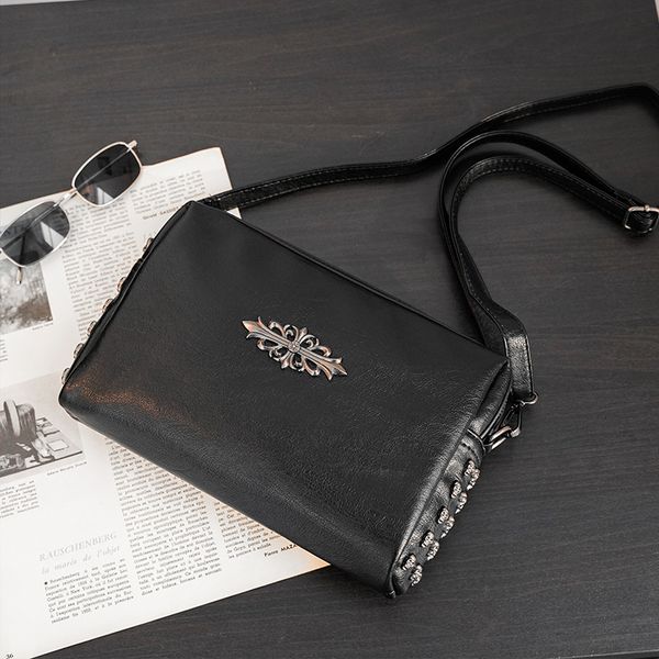 wallet 2021 korean men's wrist bag fashion leather trendy shoulder simple street diagonal cross hand, Red;black
wallet 2021 korean men's wrist bag fashion leather trendy shoulder simple street diagonal cross hand, Red;black