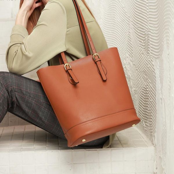 evening bags 2021 fashion women tote bag genuine leather handbag bucket luxury designer large capacity brown vintage shoulder
evening bags 2021 fashion women tote bag genuine leather handbag bucket luxury designer large capacity brown vintage shoulder
