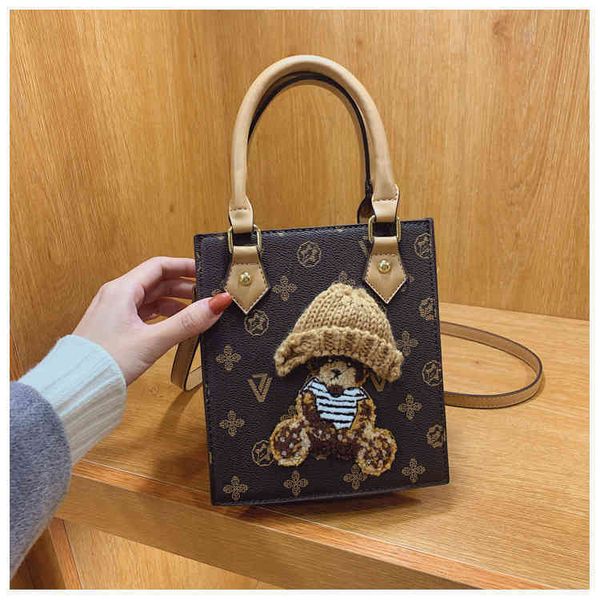 2022 factory wholesale women's early spring printed tote bag korean version leisure fashion portable messenger bag tide
2022 factory wholesale women's early spring printed tote bag korean version leisure fashion portable messenger bag tide
