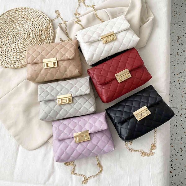 2022 single shoulder messenger bag chain simple crossbody new fashion lingge shell contrast color women's handbag
2022 single shoulder messenger bag chain simple crossbody new fashion lingge shell contrast color women's handbag