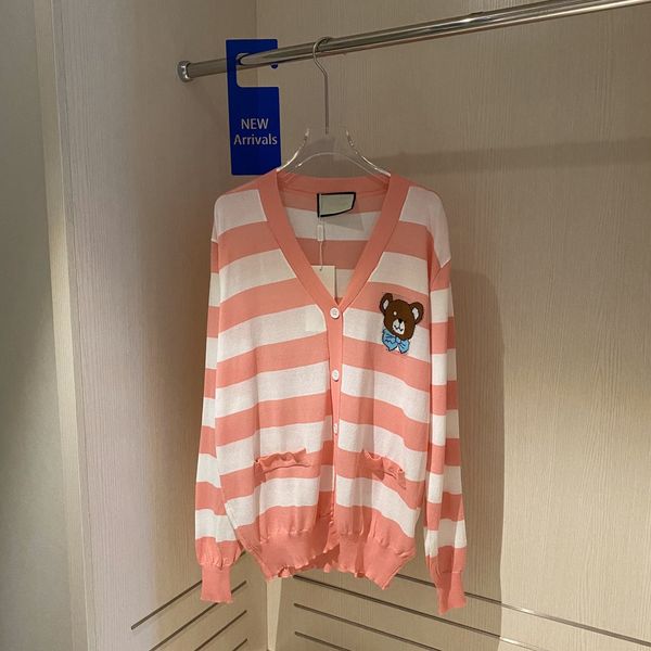 21 qiuchao br bow bear head contrast stripe knitted cardigan loose sweet aging material is delicate and soft, White;black 
21 qiuchao br bow bear head contrast stripe knitted cardigan loose sweet aging material is delicate and soft, White;black