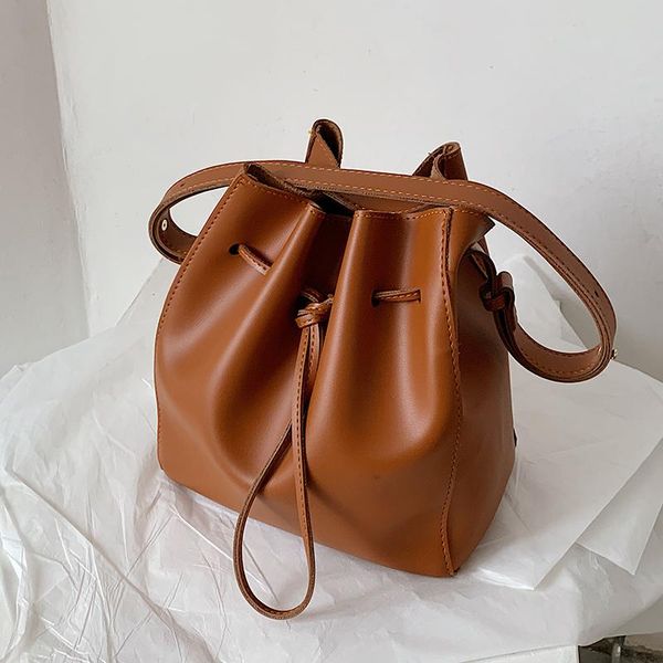 niche design bag girl 2021 fashion korean high-end bucket underarm shoulder dual-use width: 21cm bags
niche design bag girl 2021 fashion korean high-end bucket underarm shoulder dual-use width: 21cm bags