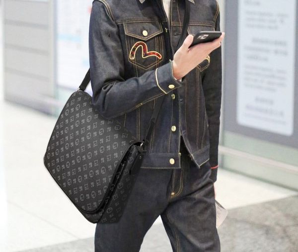 mens designer sup small messenger shoulder bag luxurys ufo snake crossbody embroidery leather canvas shopping clutch business bags 
mens designer sup small messenger shoulder bag luxurys ufo snake crossbody embroidery leather canvas shopping clutch business bags