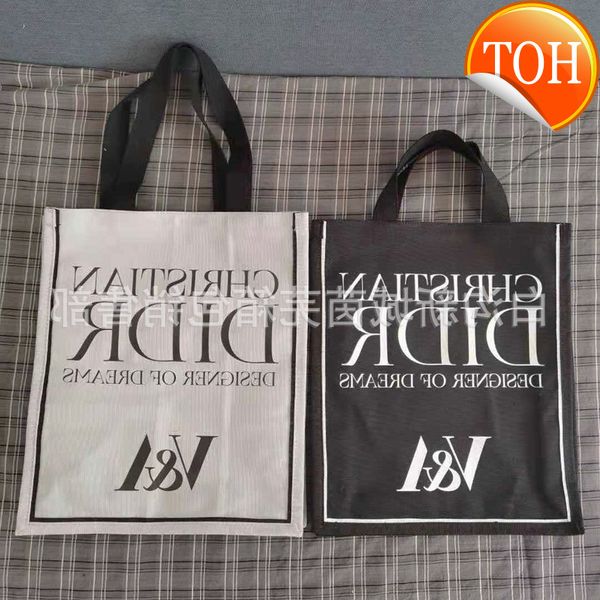 london v & a museum co name d family same print letter canvas bag shopping hand women
london v & a museum co name d family same print letter canvas bag shopping hand women