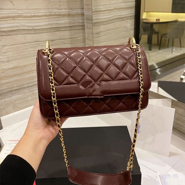 2021 french fashion women's bags flip chain leather shoulder bag luxury imitation brand diamond quilted quilted outdoor sacoche large c
2021 french fashion women's bags flip chain leather shoulder bag luxury imitation brand diamond quilted quilted outdoor sacoche large c