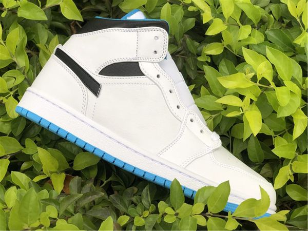 2021 jumpman 1 1s mid white black blue basketball shoes unc genuine leather outdoor sport sneakers ship with box
2021 jumpman 1 1s mid white black blue basketball shoes unc genuine leather outdoor sport sneakers ship with box