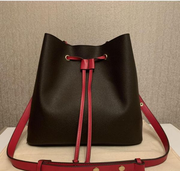sales newe luxuryi designera ladies shoulder bag pu presbyopia bucket bag famous brand drawstring handbag messenger bag
sales newe luxuryi designera ladies shoulder bag pu presbyopia bucket bag famous brand drawstring handbag messenger bag