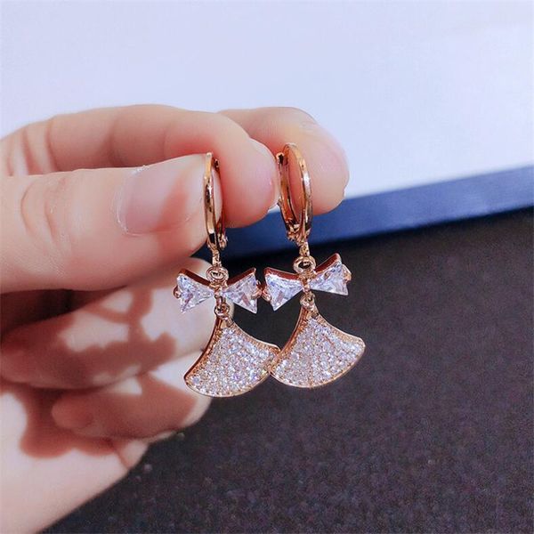 ins sell dangle earrings sweet cute luxury jewelry 925 sterling silver rose gold fill pave white sapphire cz diamond gemstones women wedding
ins sell dangle earrings sweet cute luxury jewelry 925 sterling silver rose gold fill pave white sapphire cz diamond gemstones women wedding