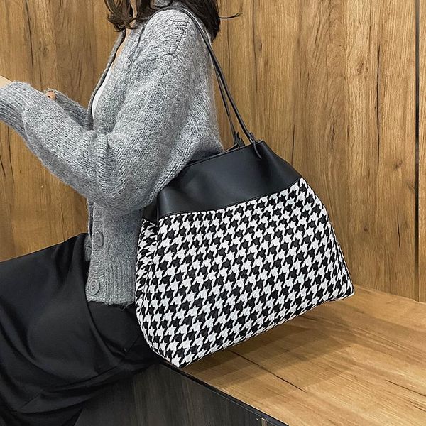 evening bags for designer large shoulder women 2021 trend women's trending handbags simple style hand bag
evening bags for designer large shoulder women 2021 trend women's trending handbags simple style hand bag