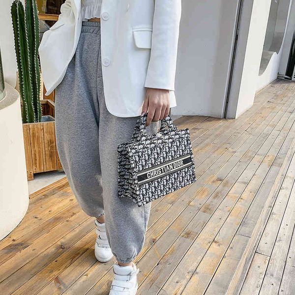 luxury trendy bags 2021 s large capacity women's new trendy net red fashion single shoulder foreign style versatile portable small squa
luxury trendy bags 2021 s large capacity women's new trendy net red fashion single shoulder foreign style versatile portable small squa