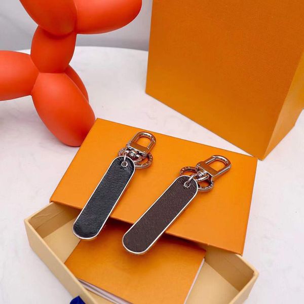 2022 skateboard stainless steel creative brand keychain brown black pendant accessories with box h1215, Silver
2022 skateboard stainless steel creative brand keychain brown black pendant accessories with box h1215, Silver