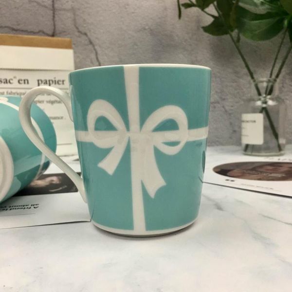 blue embossed rosette bone china mug and cup white porcelain coffee mugs wedding birthday present 2pcs set
blue embossed rosette bone china mug and cup white porcelain coffee mugs wedding birthday present 2pcs set