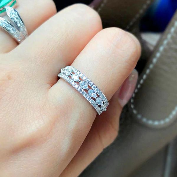 wedding rings luxury female crystal round thin ring dainty silver color engagement charm white zircon stone for women, Slivery;golden
wedding rings luxury female crystal round thin ring dainty silver color engagement charm white zircon stone for women, Slivery;golden