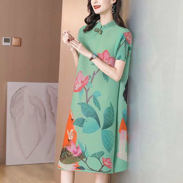 luxury cheongsam 2021 foreign style summer high-end printed pleated improved cheongsam large women's drs, Blue;red
luxury cheongsam 2021 foreign style summer high-end printed pleated improved cheongsam large women's drs, Blue;red