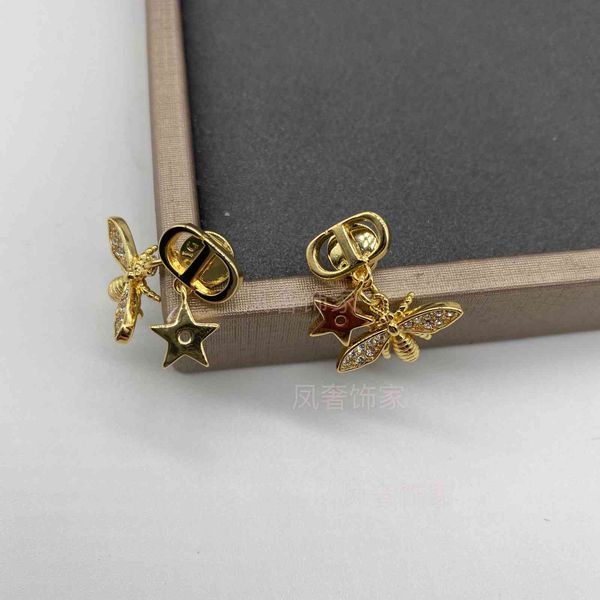 parent's face personality versatile pearl earrings asymmetric bee fine jewellery for sale, Silver
parent's face personality versatile pearl earrings asymmetric bee fine jewellery for sale, Silver