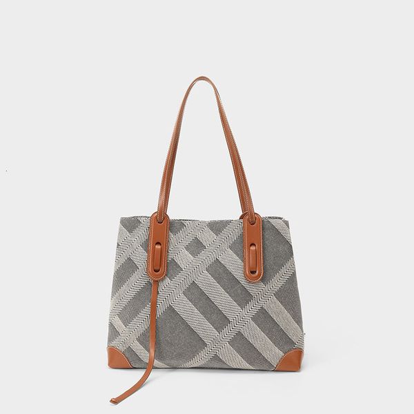 handbag design stripe one shoulder tote 2021 high capacity fashion niche casual simple, Black;red
handbag design stripe one shoulder tote 2021 high capacity fashion niche casual simple, Black;red