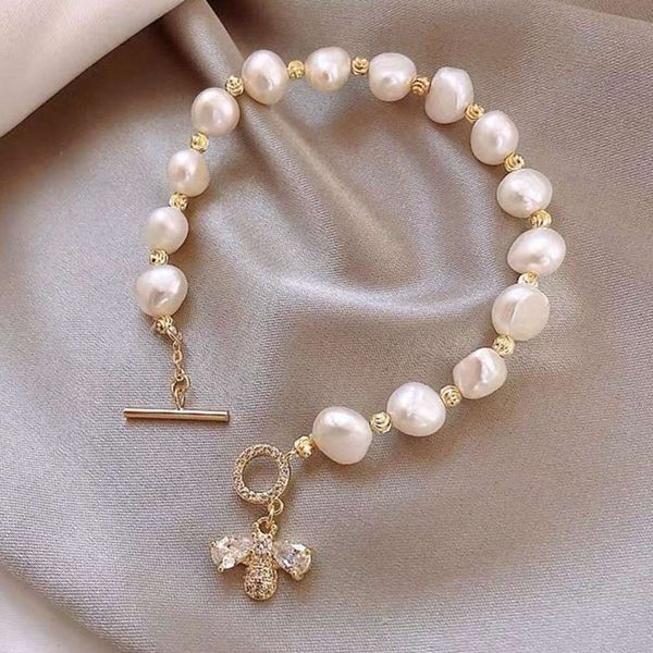 irregular pearl beads elegant bracelet for women shiny zircon bee pendant female girls party wedding jewelry charm bracelets, Golden;silver
irregular pearl beads elegant bracelet for women shiny zircon bee pendant female girls party wedding jewelry charm bracelets, Golden;silver