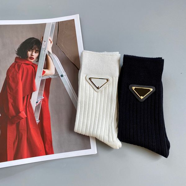 2021 designer fashion accessories socks luxury mens womens cotton sock classic p letter comfortable fashion flash movement stocking, Silver
2021 designer fashion accessories socks luxury mens womens cotton sock classic p letter comfortable fashion flash movement stocking, Silver