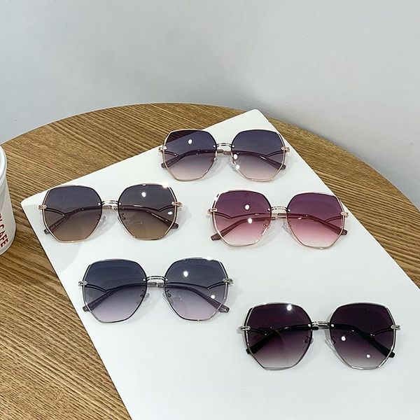 sunglasses women retro sun glasses for elegant rimless cmaos designer simple trendy uv400 eyewear travel zonnebril dames, White;black
sunglasses women retro sun glasses for elegant rimless cmaos designer simple trendy uv400 eyewear travel zonnebril dames, White;black
