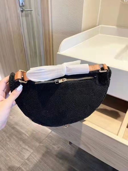 lamb hair waist bag satchel net celebrity counters spring, autumn and winter style teddy series high version hardware size31*14cm
lamb hair waist bag satchel net celebrity counters spring, autumn and winter style teddy series high version hardware size31*14cm