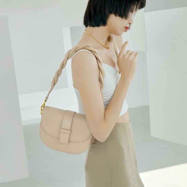 evening bags bag women's2021 trend semi-circular saddle leather women's armpit small round ladies shoulder messenger purse1
evening bags bag women's2021 trend semi-circular saddle leather women's armpit small round ladies shoulder messenger purse1