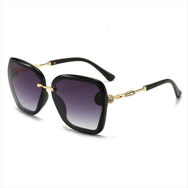 korean version women sunglasses personality diamond studded fashion all match street shooting travel oversized oculos, White;black
korean version women sunglasses personality diamond studded fashion all match street shooting travel oversized oculos, White;black
