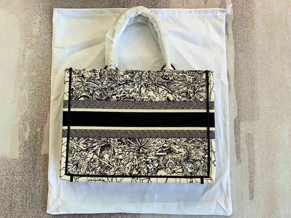 7a+ designers lady tote bag three-dimensional embroidery tiger purse luxury designer women handbags checker plaid flower shopping bags paten
7a+ designers lady tote bag three-dimensional embroidery tiger purse luxury designer women handbags checker plaid flower shopping bags paten