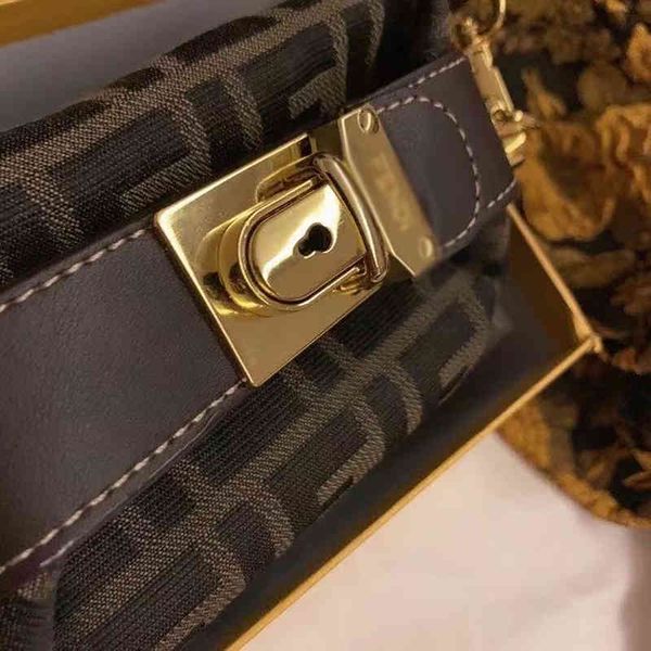 new 2021 ff old flower lunch box bag with one shoulder for studentsstorage bags
new 2021 ff old flower lunch box bag with one shoulder for studentsstorage bags