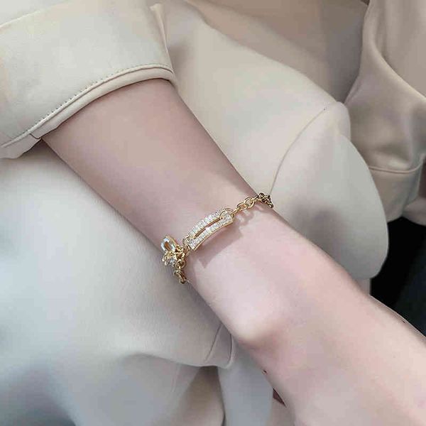 chinese-style products real gold electroplated diamond inlaid zircon hollow square bracelet south korea east gate fashion net red temperamen
chinese-style products real gold electroplated diamond inlaid zircon hollow square bracelet south korea east gate fashion net red temperamen