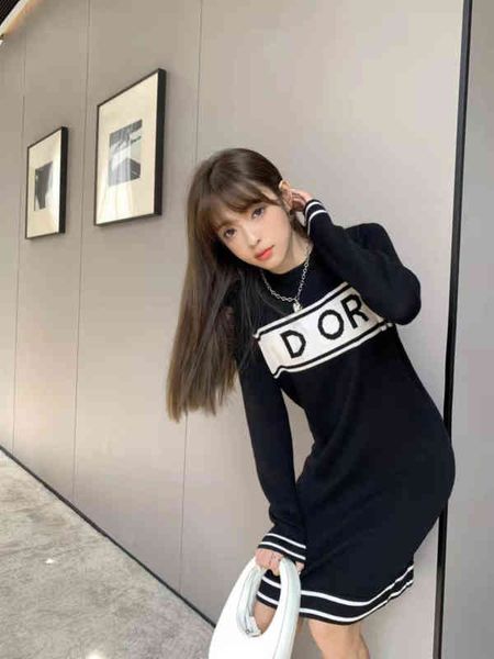 design version autumn and winter new d family chest letter high neck long sleeve knitted dress women, White
design version autumn and winter new d family chest letter high neck long sleeve knitted dress women, White