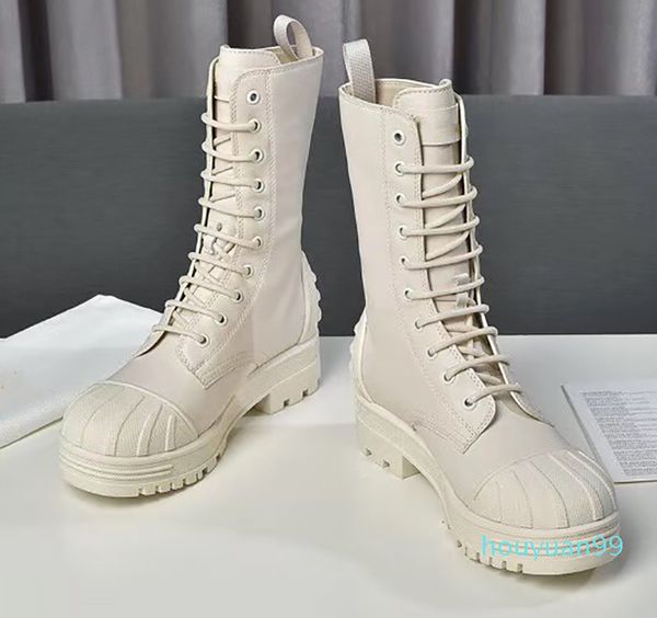 2021 medium length martin boots womens winter fashion handsome shell head motorcycle boots black and white thick bottom short boots
2021 medium length martin boots womens winter fashion handsome shell head motorcycle boots black and white thick bottom short boots