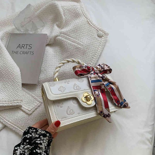 2022 factory wholesale designer handbags on clearance fashion pearl cool bear embossed girl's small square fashionable comfortable doub
2022 factory wholesale designer handbags on clearance fashion pearl cool bear embossed girl's small square fashionable comfortable doub