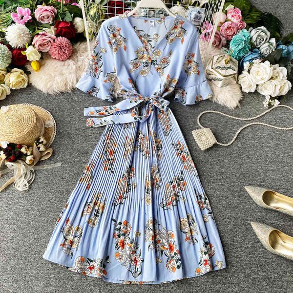 dresses beach female chic seaside on wind in the super sweet fairy printed chiffon horn sleeve long pleated dress, Black;gray
dresses beach female chic seaside on wind in the super sweet fairy printed chiffon horn sleeve long pleated dress, Black;gray