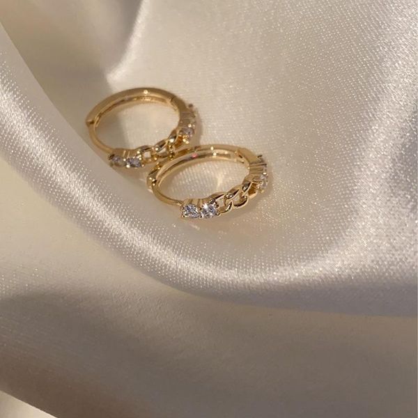 hoop & huggie 2021 korean vintage exquisite zircon gold color metal chain earrings for woman girls aesthetic party office jewelry, Golden;silver
hoop & huggie 2021 korean vintage exquisite zircon gold color metal chain earrings for woman girls aesthetic party office jewelry, Golden;silver