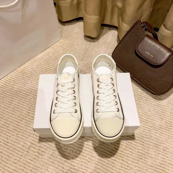 2021 small fragrance arc de triomphe white shoes women's trend lace up round head flat bottom high and low canvas
2021 small fragrance arc de triomphe white shoes women's trend lace up round head flat bottom high and low canvas