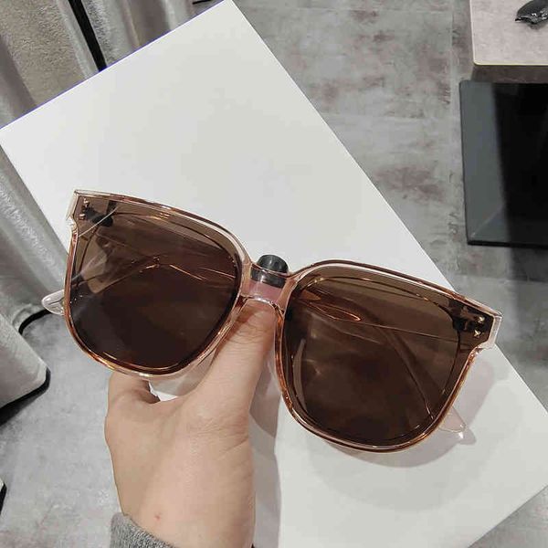 2021 new sunglass women's korean fashion big frame chaoren glass net red rivet sunglass anti ultraviolet glass, White;black
2021 new sunglass women's korean fashion big frame chaoren glass net red rivet sunglass anti ultraviolet glass, White;black