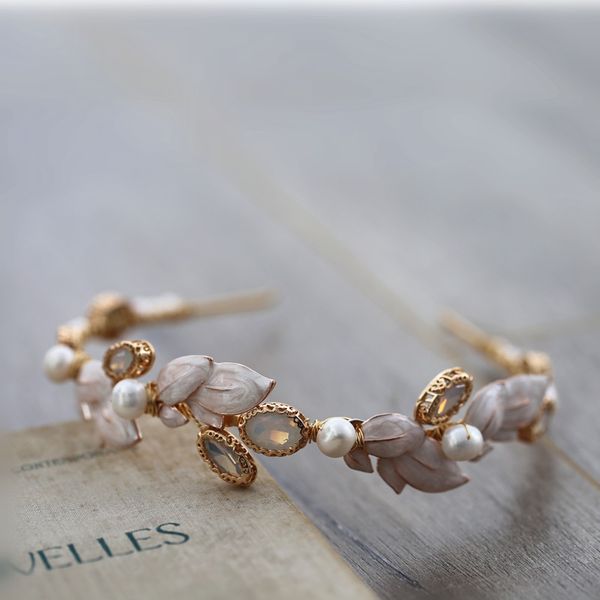 vintage freshwater pearls gold leaf opal wedding hair band headband tiara bridal headpiece hair accessories women jewelry, Slivery;golden
vintage freshwater pearls gold leaf opal wedding hair band headband tiara bridal headpiece hair accessories women jewelry, Slivery;golden