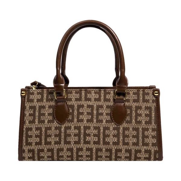 new fashion personalized small square bag fashion handbag winter texture single shoulder bag large capacity women's bag
new fashion personalized small square bag fashion handbag winter texture single shoulder bag large capacity women's bag