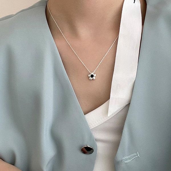chains women jewelry flower pendant necklace design black shiny crystal chain for girl lady gifts, Silver
chains women jewelry flower pendant necklace design black shiny crystal chain for girl lady gifts, Silver