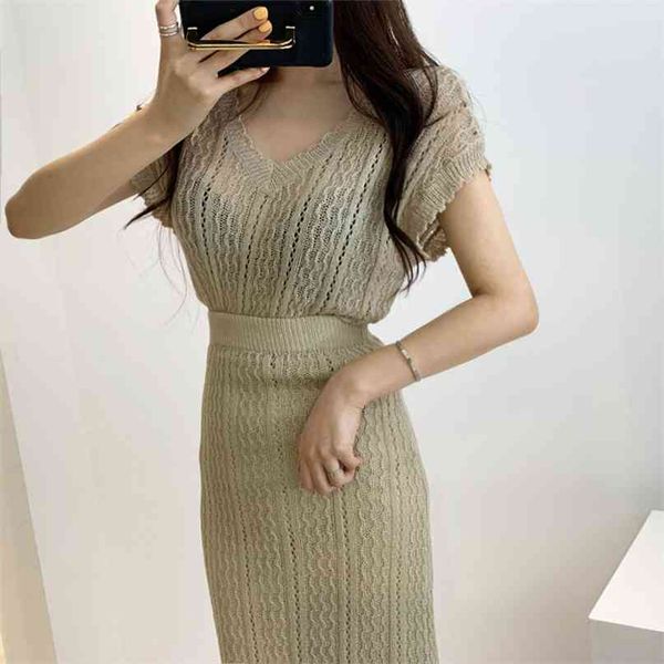elegant women's knitted two piece set summer v neck short sleeve pullover and elastic waist midi pencil skirt suits 210603, White
elegant women's knitted two piece set summer v neck short sleeve pullover and elastic waist midi pencil skirt suits 210603, White