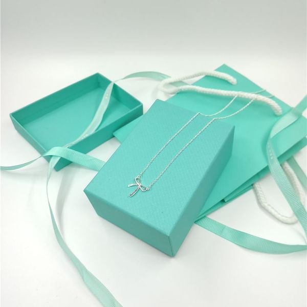 2021 trendy luxury brand original letter wedding couple heart necklace and bowknot pendants for women sets, Silver
2021 trendy luxury brand original letter wedding couple heart necklace and bowknot pendants for women sets, Silver