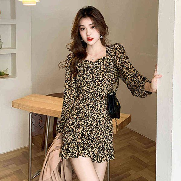 vintage square collar puff sleeve mini party dress ladies elegant streetwear casual leopard female ruffle folds short dress y1204, Black;gray
vintage square collar puff sleeve mini party dress ladies elegant streetwear casual leopard female ruffle folds short dress y1204, Black;gray