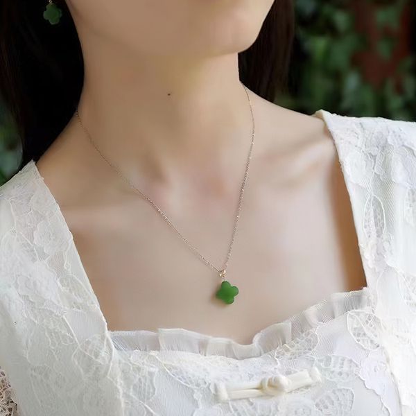 live broadcast clover necklace female fashion personality 925 sier plated gold gift inlay and tian biyu pendant, White
live broadcast clover necklace female fashion personality 925 sier plated gold gift inlay and tian biyu pendant, White