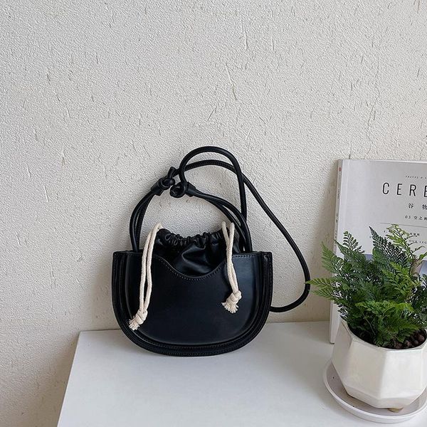 cross body 2021 arrival string closure pu crossbody bags for women solid colour shell box handbags female small shoulder bag long strap 
cross body 2021 arrival string closure pu crossbody bags for women solid colour shell box handbags female small shoulder bag long strap